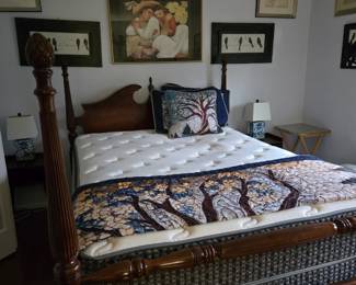 Queen size four poster bed