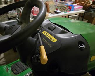 John Deere lawn tractor LA105