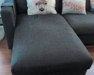 Sectional couch with chaise longue