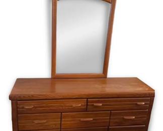 Oak 8Drawer Dresser  Mirror