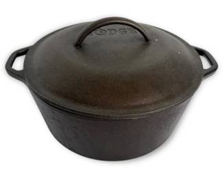 Lodge 10 Cast Iron Dutch Oven