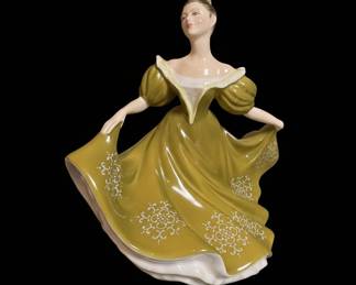 Royal Doulton "Lynne" HN 2329 Figurine