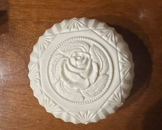 White Rose Round Lidded Trinket Box