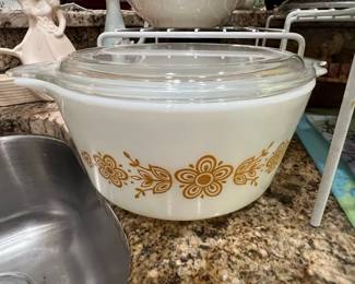 Pyrex "Butterprint" (Amish Butterfly) 1.5 Quart Casserole Dish with Lid