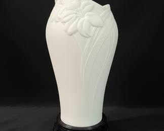 Gorham Linen Flowers Fine China Vase with Wooden Stand