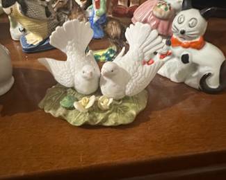 Lefton Porcelain Doves Figurine #05134