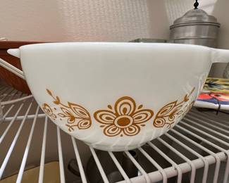 Pyrex Butterfly Gold Mixing Bowl
