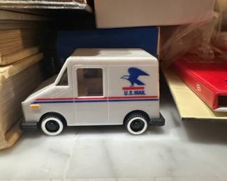 KiNSMART USPS Mail Truck Toy