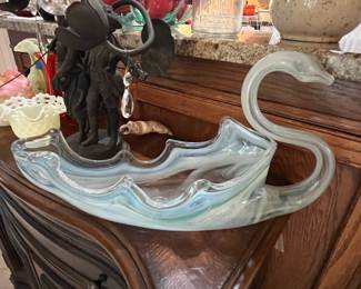Sooner Art Glass Swan Bowl