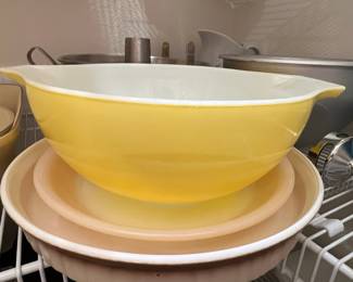 Pyrex Primary Yellow Cinderella Mixing Bowl