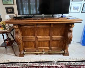 Pulaski Keepsake Collection Oak Wood Bar with Lion Heads