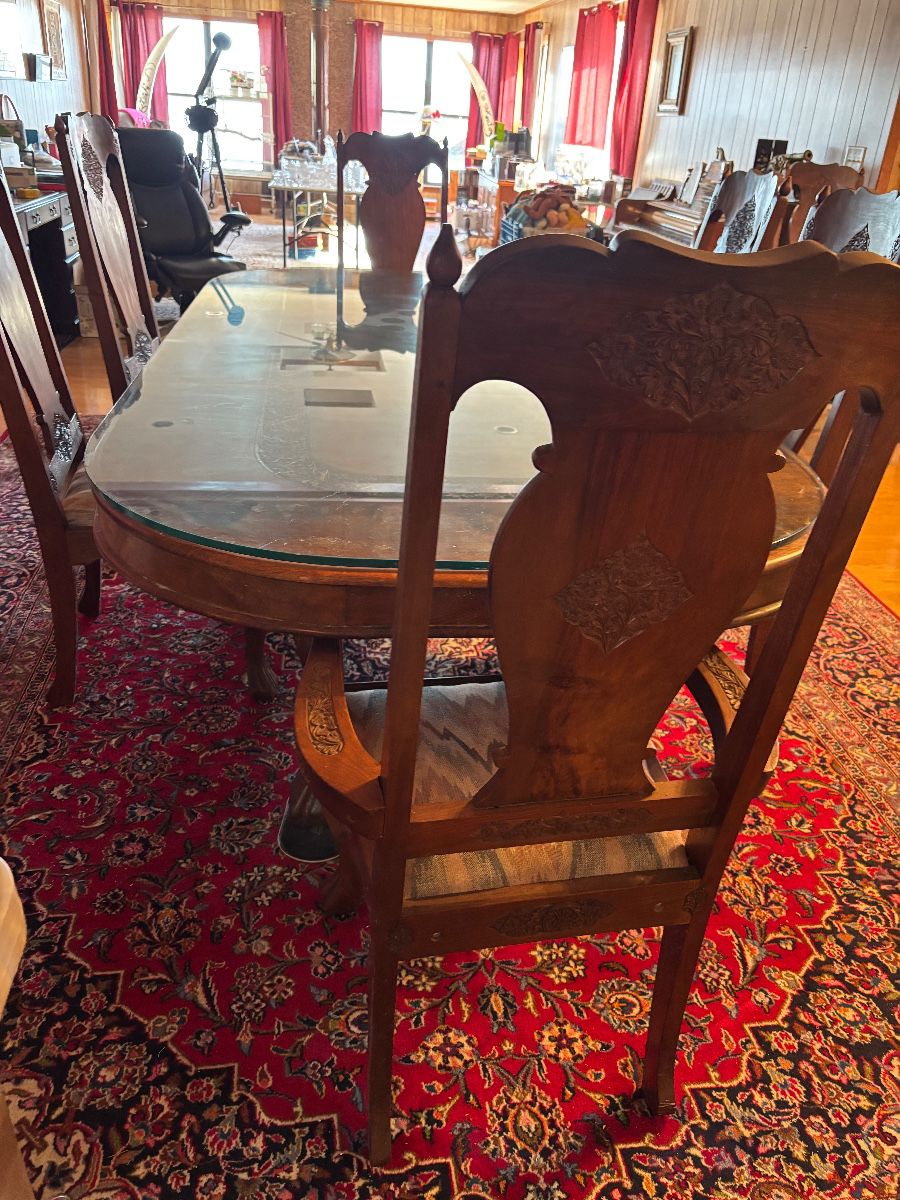 Dining Table and Chairs. Gorgeous inlay 