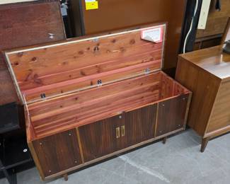 Lane cedar chest
