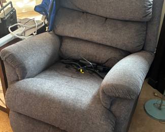 Like new lift chair recliner with heat and massage