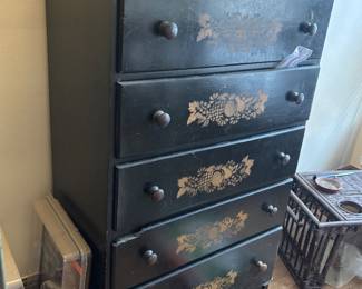 Cute small dresser 