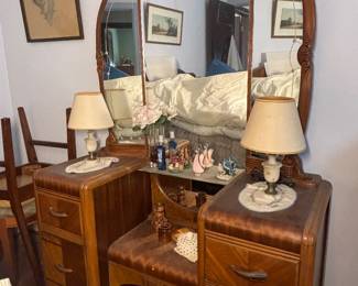 Art deco dressing stand