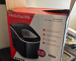 Counter top ice maker