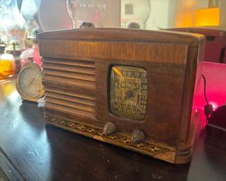 Antique Detrola radio