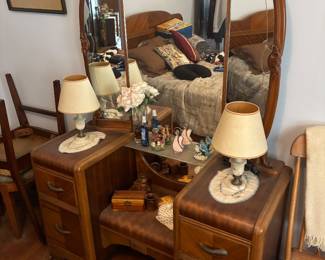 Art deco dressing table