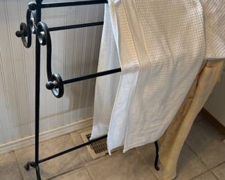 Blanket / towel rack