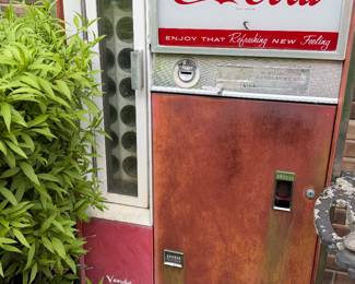 Working coca-cola machine