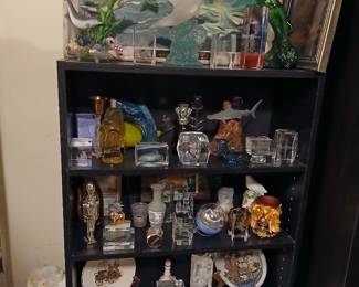 ocean/sea related artwork, figures, glassware & other items