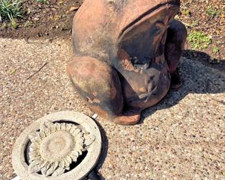 Large frog flower pot