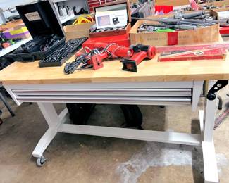 Husky rolling workbench table