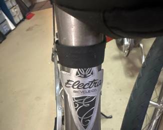 Lot of Two Vintage Cruiser Bicycles ReddishBrown StepThrough and Silver Hybrid second image