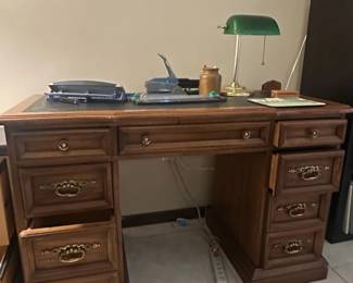 Vintage Sligh Lowry Furniture Mahogany Tooled Leather Top Executive Desk