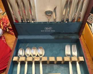 Rogers Bros. Flair Silverplate Flatware Set