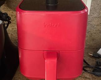 Instant Vortex Mini Quart in Air Fryer Red