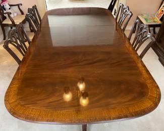 Elegant Dining Room Table W/ 3 Footed Legs, 6 Chairs, & Leaf