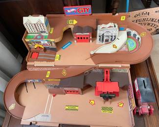 Vintage Hot Wheels City Playset