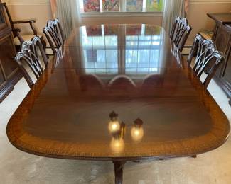 Elegant Dining Room Table W/ 3 Footed Legs, 6 Chairs, & Leaf