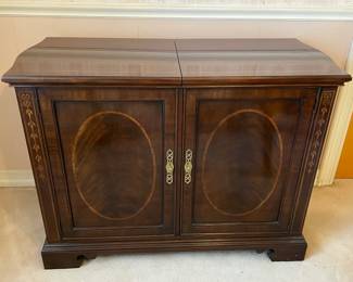 Elegant Dining Room Buffet Sideboard Cabinet W/ Sliding Top