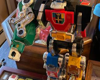 Vintage 1984 Voltron Lion Force Figure & Assorted Accessories 