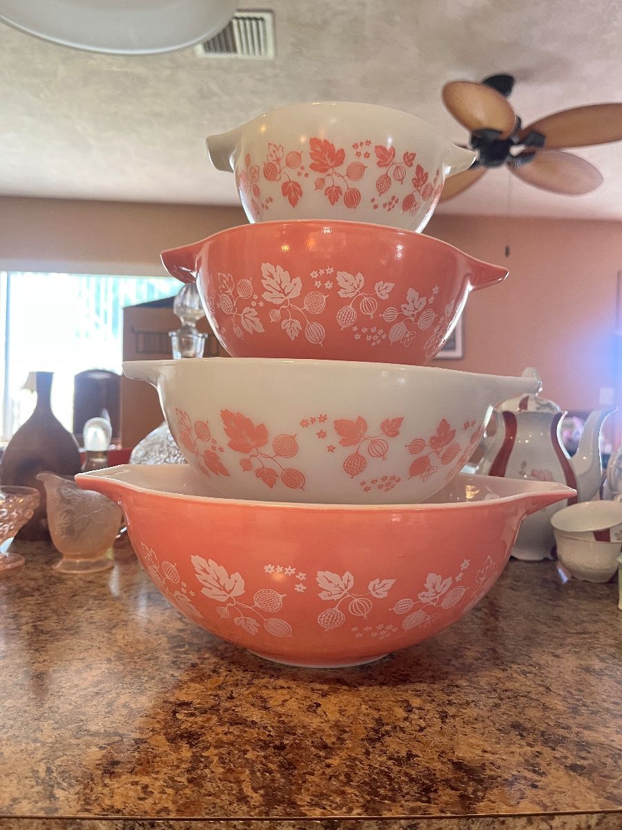 Full Set of 4 Pyrex Pink & White Cinderella Gooseberry Mixing Bowls 