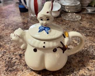 A vintage teapot known as "Tom the Piper's Son," manufactured by Shawnee Pottery in the 1940s
