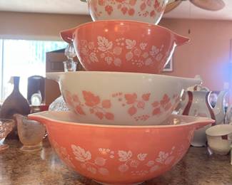 Full Set of 4 Pyrex Pink & White Cinderella Gooseberry Mixing Bowls 
