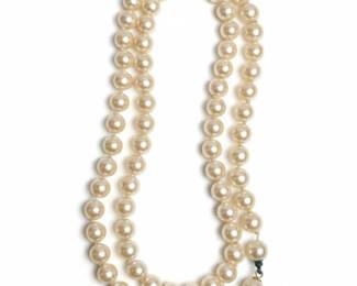 Graduated Faux Pearl Necklace with Gold Tone Clasp