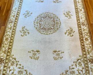 6' x 9' area rug