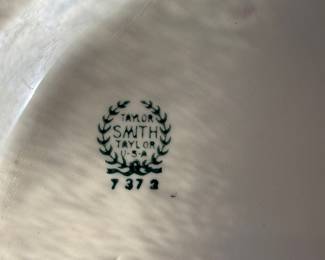 Taylor Smith USA Dish Set