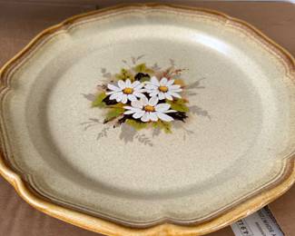 Mikasa Whole Wheat Loves Me Dish Set