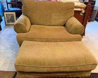 Over Sized CHait with Ottoman