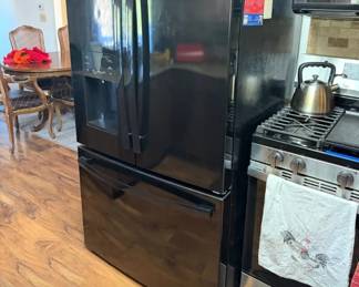 $800 AVAILABLE NOW kitchen 