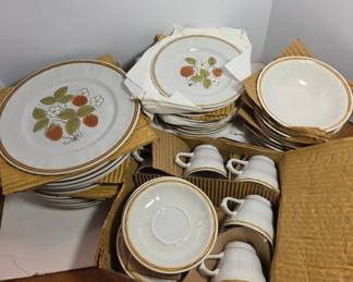 Americana Hearthside Stoneware Set