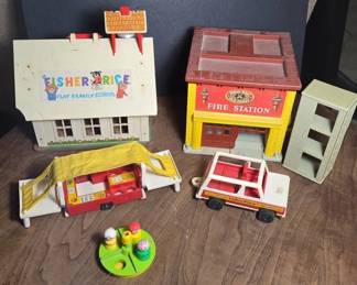 Fisher-Price Play Family School And Fire Station