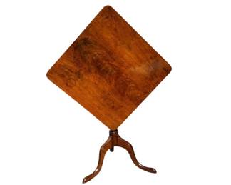 Period Federal mahogany tilt top table with tripod base