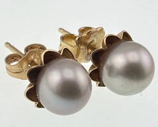 14kt gray pearl 7mm studs in flower setting